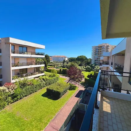 펜션 Les Pins 4 People Pool Garage 주앙레핑