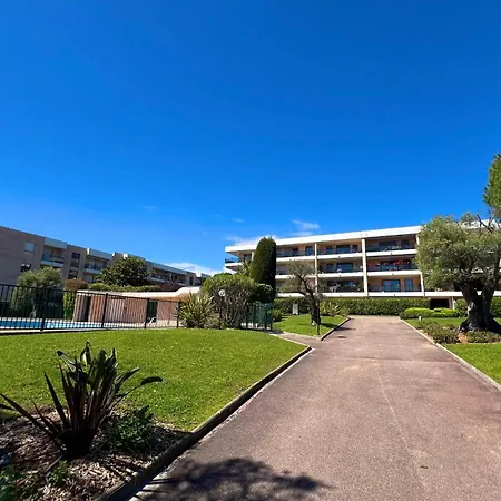 Les Pins 4 People Pool Garage בית נופש *
